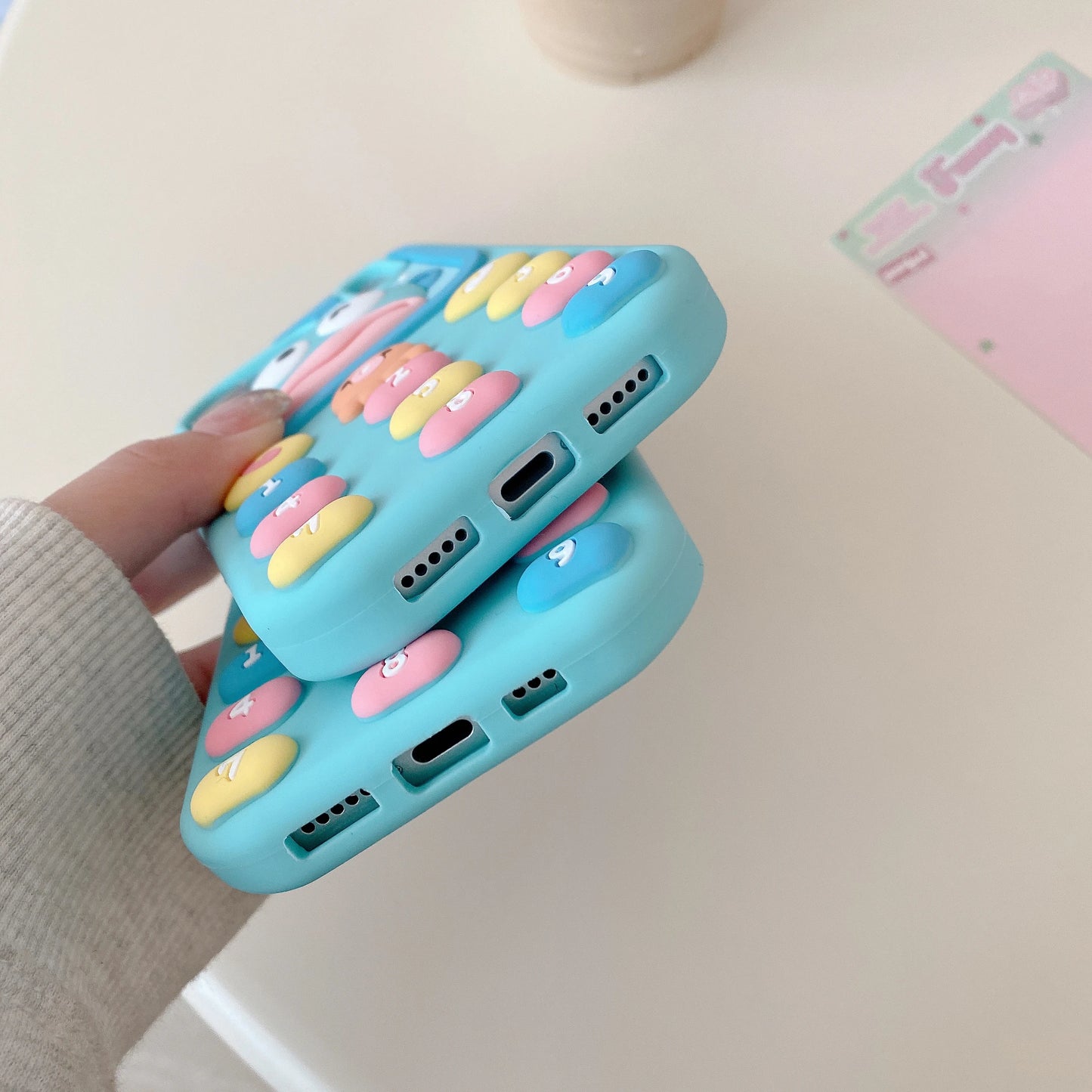 ユニークな魚デザインのiPhoneケースTM